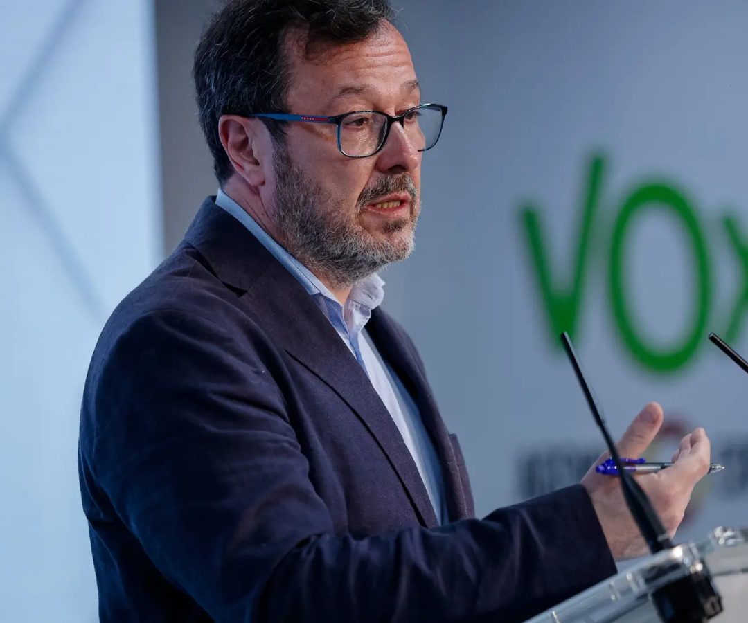 El portavoz de Vox, José Antonio Fuster, en rueda de prensa.Daniel González / EFE