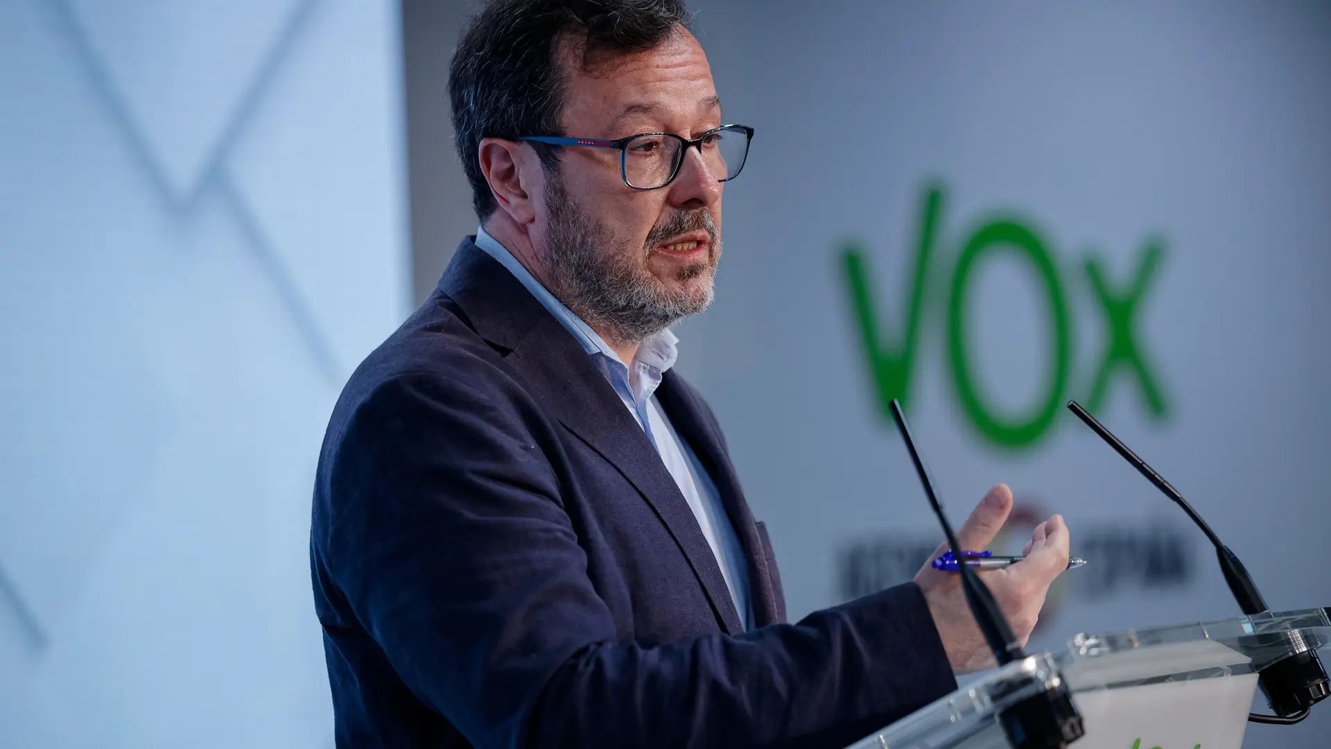 El portavoz de Vox, José Antonio Fuster, en rueda de prensa.Daniel González / EFE