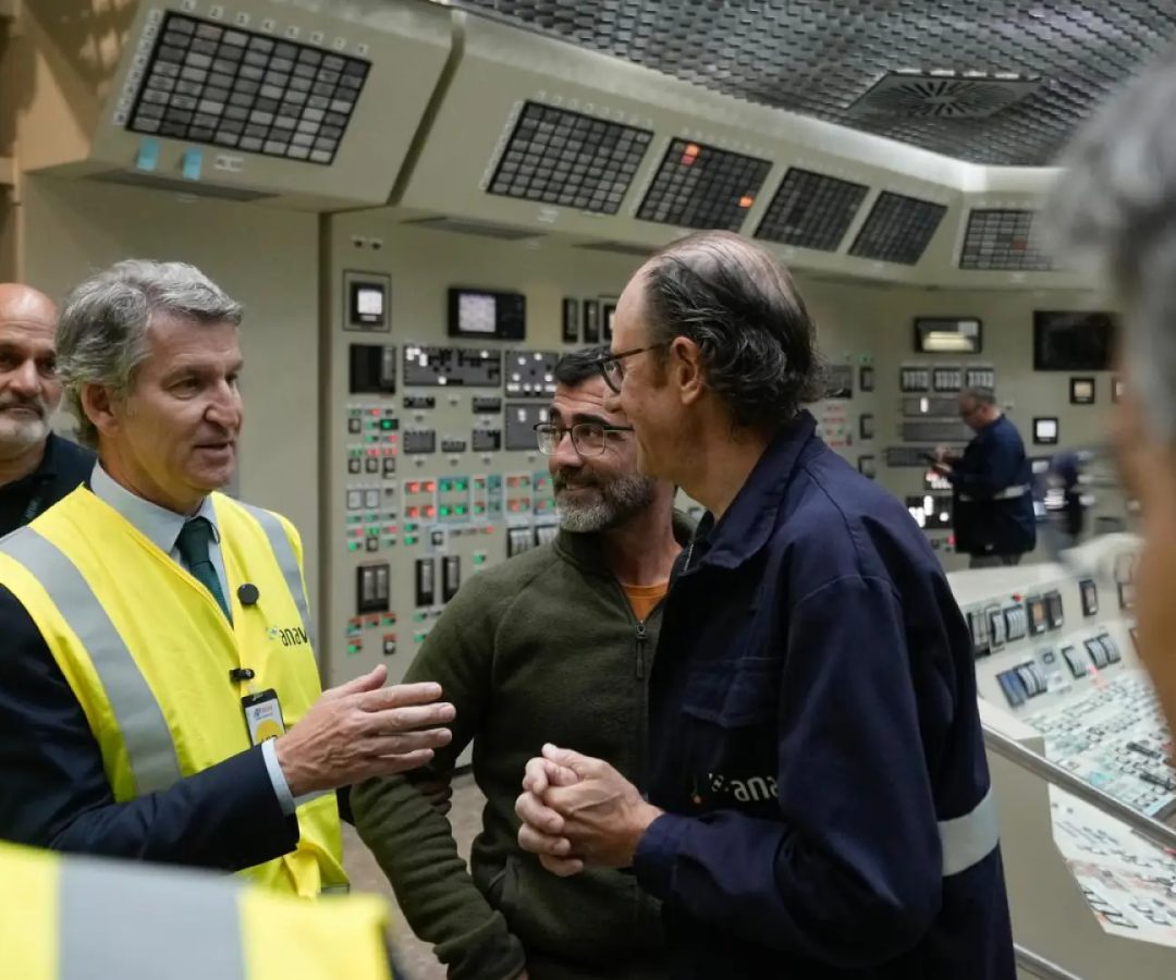 El presidente del PP, Alberto Núñez Fejióo, en su visita a la central nuclear de Ascó (Tarragona).PP / Tarek