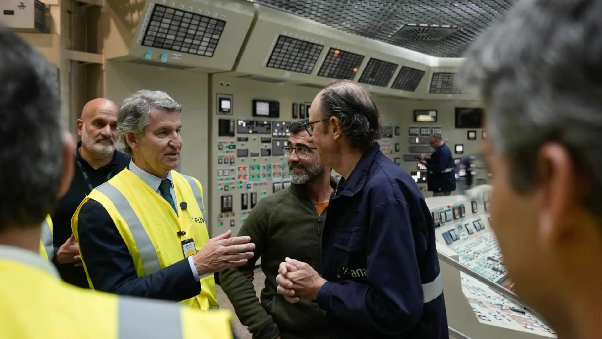 El presidente del PP, Alberto Núñez Fejióo, en su visita a la central nuclear de Ascó (Tarragona).PP / Tarek
