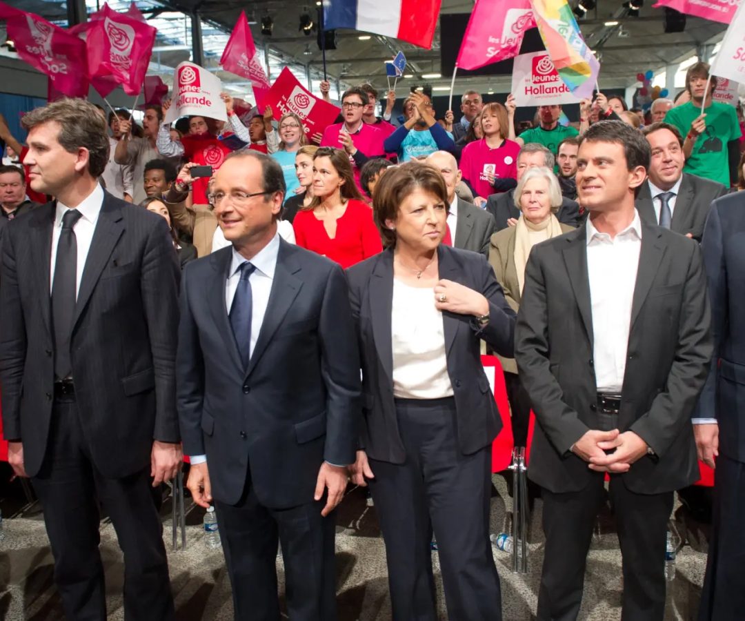 Francois Hollande (tecero por la izq) celebra su designación como candidato tras las primarias del PS francés.GETTY