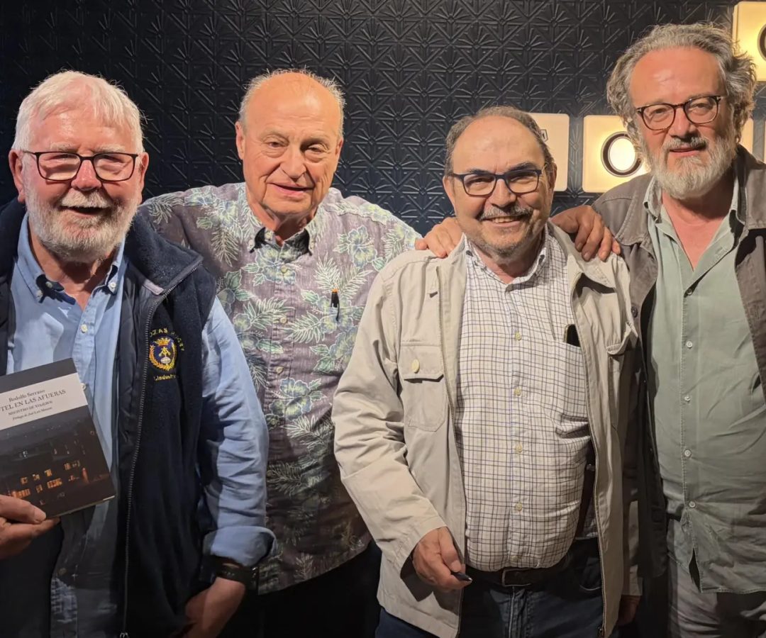 Con Rodolfo Serrano, Miguel Ángel Noceda y Francisco Naranjo en la velada poética del Café Comercial donde Rodolfo presentó "Hotel en las afueras. Registro de viajeros", su décimo libro de poemas.jams