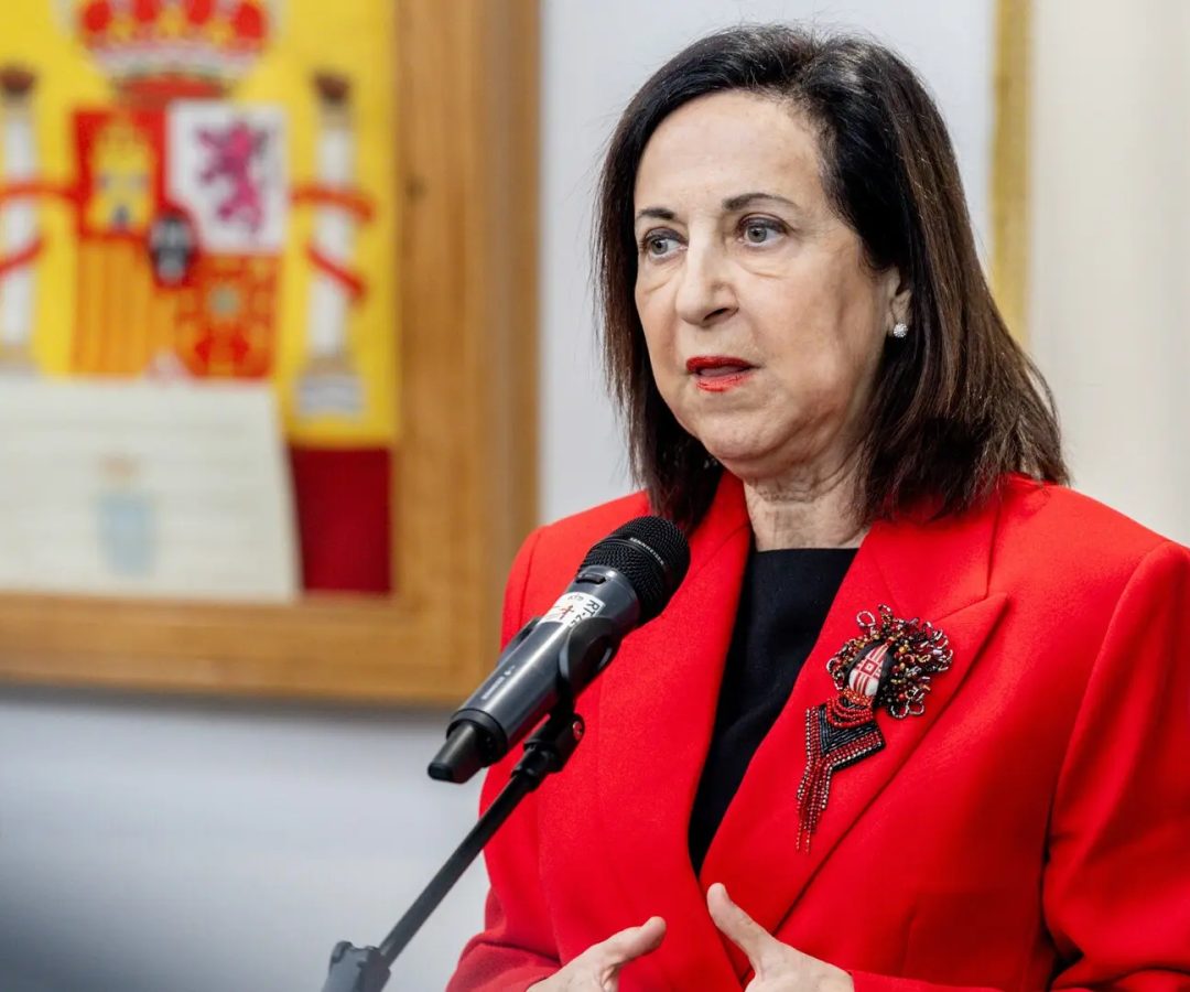 La ministra de Defensa, Margarita Robles, en la Base de Retamares.Ricardo Rubio / Europa Press