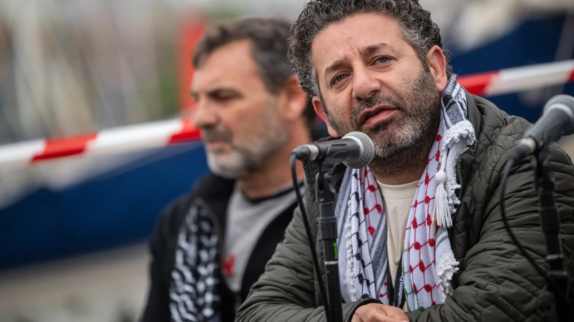 El directivo de GSF, Saif Abukeshek, durante una rueda de prensa de la Global Sumud Flotilla.LORENA SOPENA / EP
