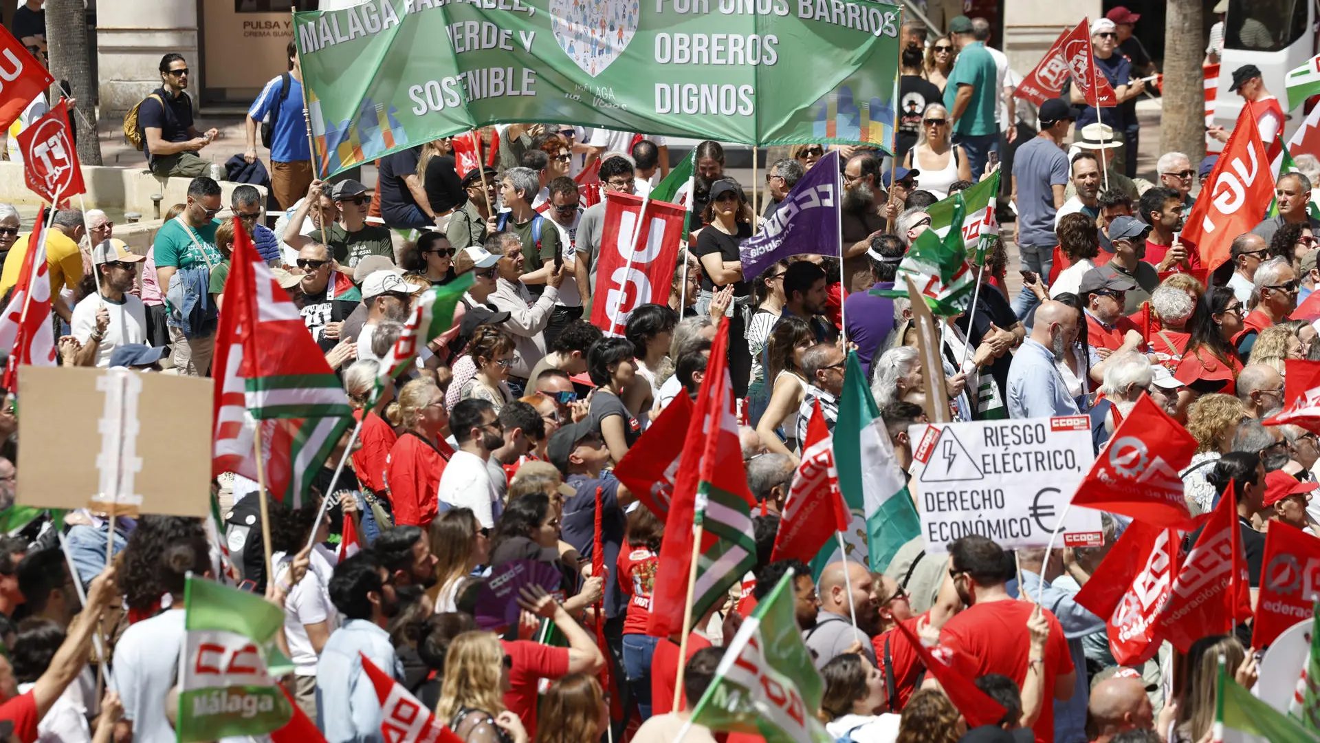 Vista de la manifestación convocada por el Día Internacional del Trabajo, en Málaga.EFE