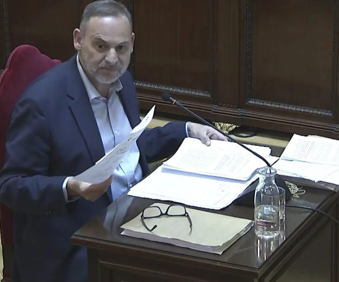 Captura de la señal del Tribunal Supremo en la que aparece el exministro José Luis Ábalos durante su declaración, este lunes. Señal del Tribunal Supremo