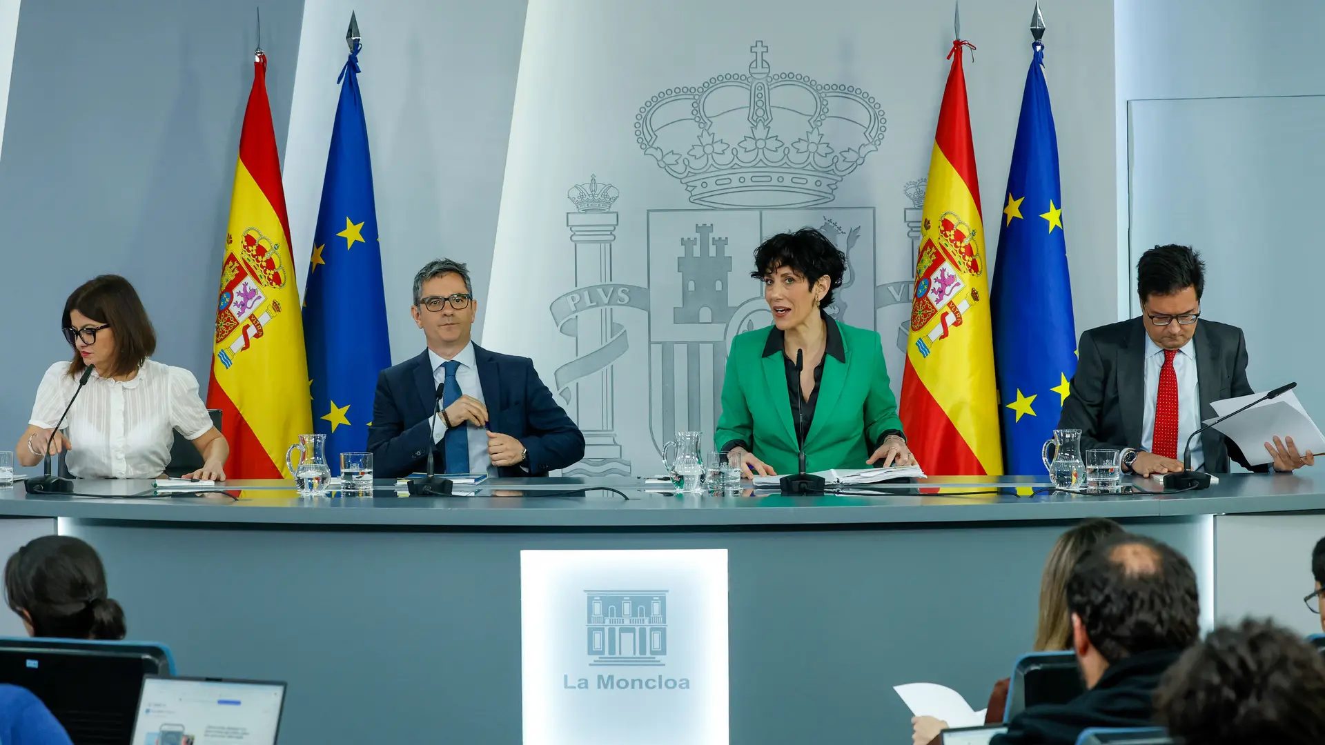 La portavoz del Gobierno y ministra de Inclusión, Seguridad Social y Migraciones, Elma Saiz, junto a la ministra de Juventud e Infancia, Sira Rego, el ministro de la Presidencia, Justicia y Relaciones con las Cortes, Félix Bolaños y el ministro de Transformación Digital, Óscar LópezJ.J. Guillén