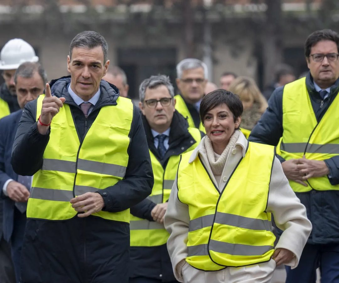 El presidente del Gobierno, Pedro Sánchez, y la ministra de Vivienda, Isabel Rodríguez, en las obras dl Nuevo Barrio Campamento (archivo).Alberto Ortega / Europa Press