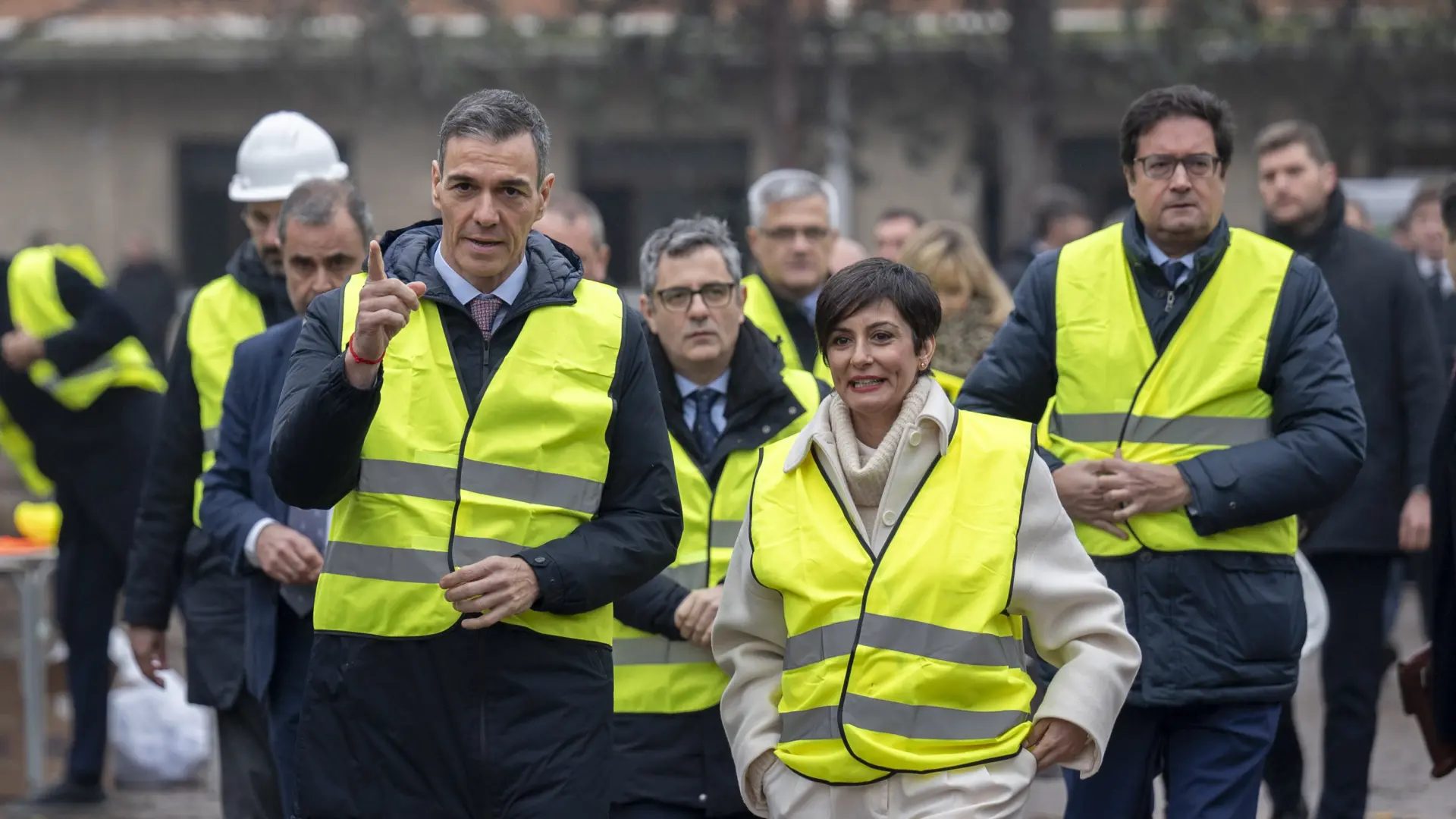 El presidente del Gobierno, Pedro Sánchez, y la ministra de Vivienda, Isabel Rodríguez, en las obras dl Nuevo Barrio Campamento (archivo).Alberto Ortega / Europa Press