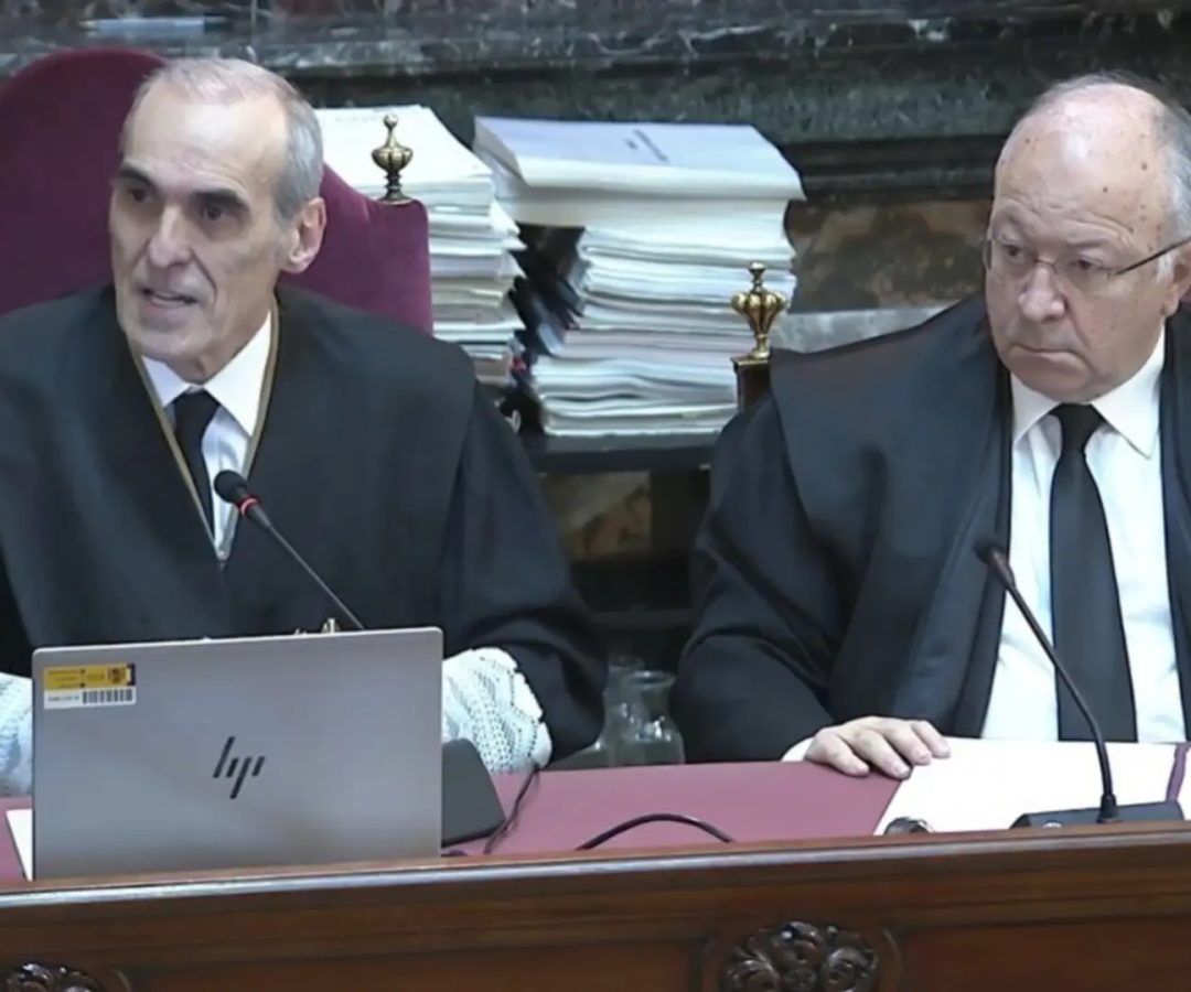 El fiscal jefe de Anticorrupción, Alejandro Luzón, y el abogado del PP, Alberto Durán (derecha).EUROPA PRESS