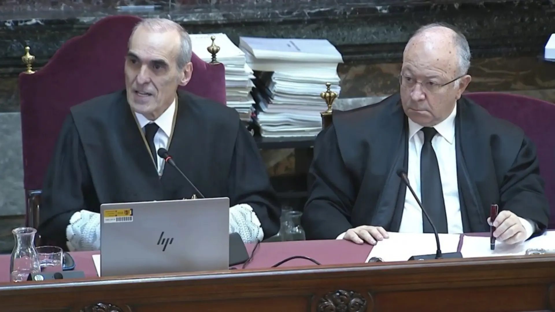 El fiscal jefe de Anticorrupción, Alejandro Luzón, y el abogado del PP, Alberto Durán (derecha).EUROPA PRESS