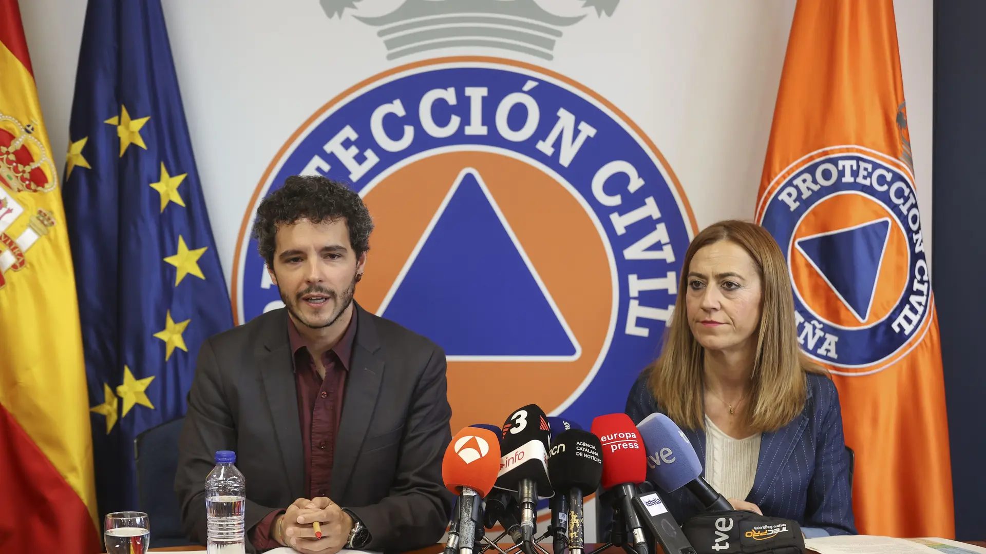  La secretaria general de Protección Civil y Emergencias del Ministerio del Interior, Virginia Barcones y el director general de Salud Pública, Pedro GullónVictor Lerena