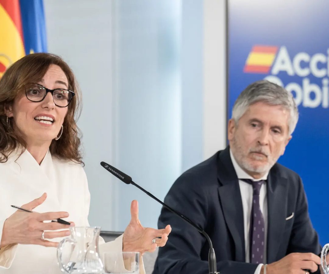 La ministra de Sanidad, Mónica García, y el ministro del Interior, Fernando Grande-Marlaska, durante una rueda de prensa tras los contagios de hantavirus.Diego Radames / Europa Press