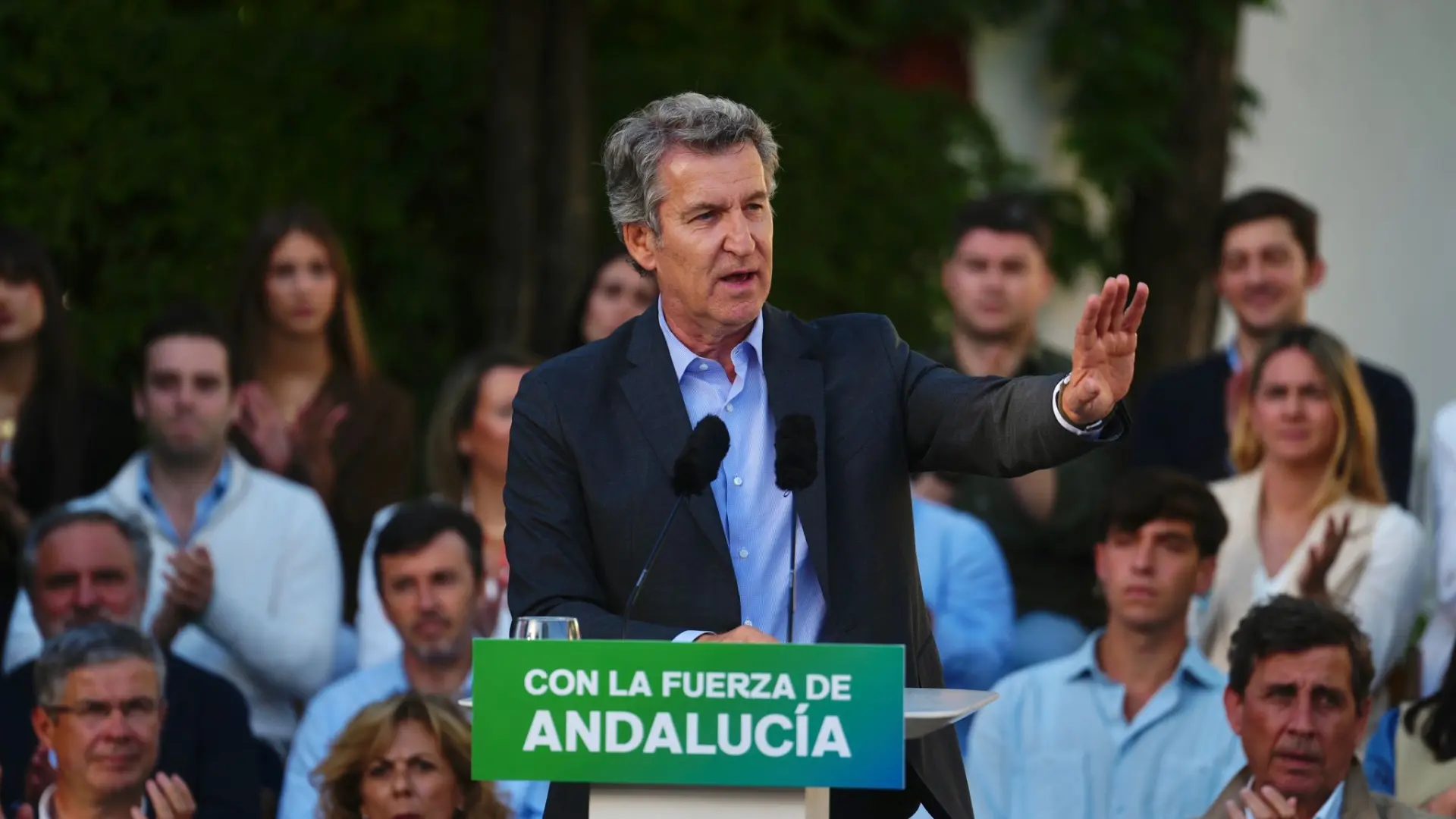 El presidente del PP, Alberto Núñez Feijóo, en un mitin en Tomares (Sevilla) por la campaña andaluza.David Mudarra / PP
