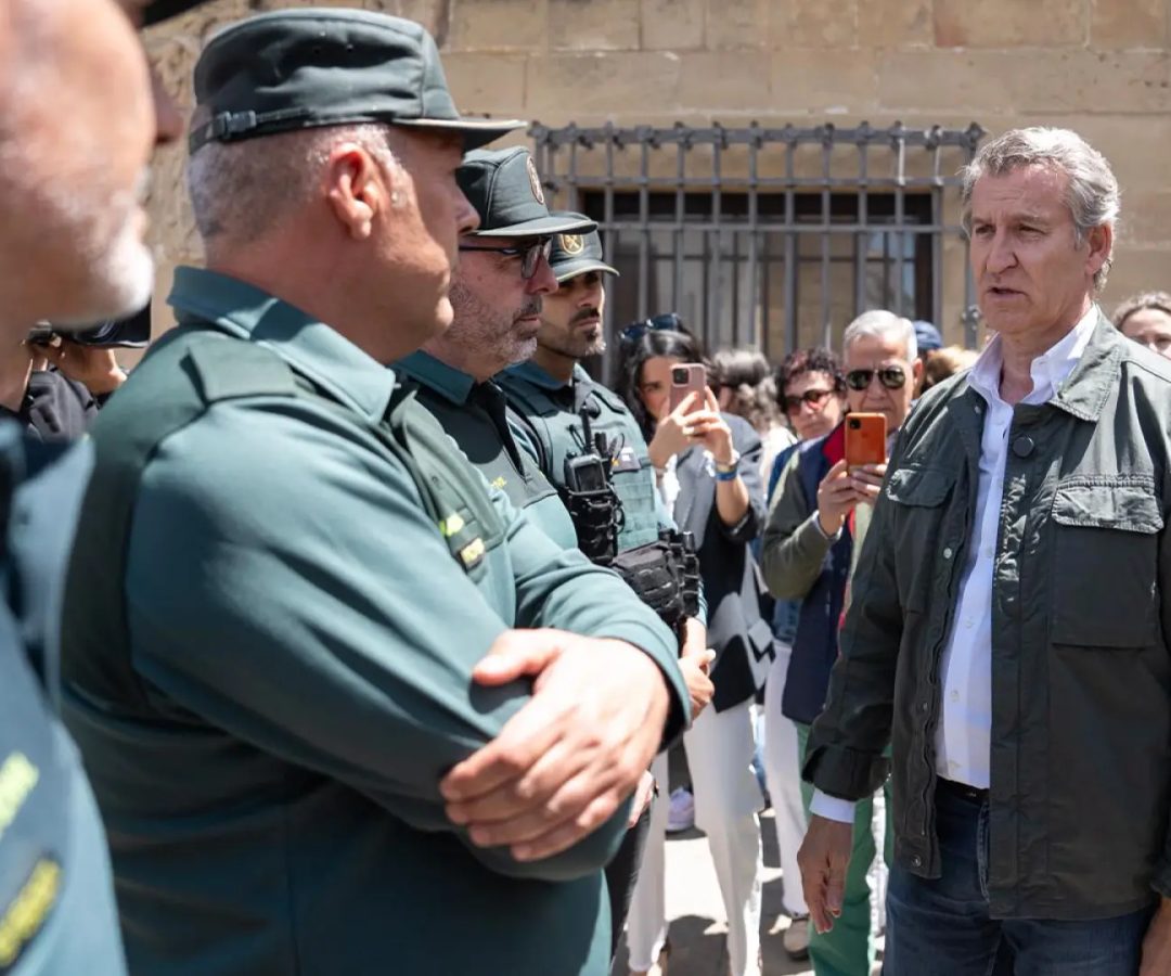 El presidente del PP, Alberto Núñez Feijóo, en una visita a Baeza (Jaén) en el penúltimo día de la campaña andaluza.Diego Puerta / PP