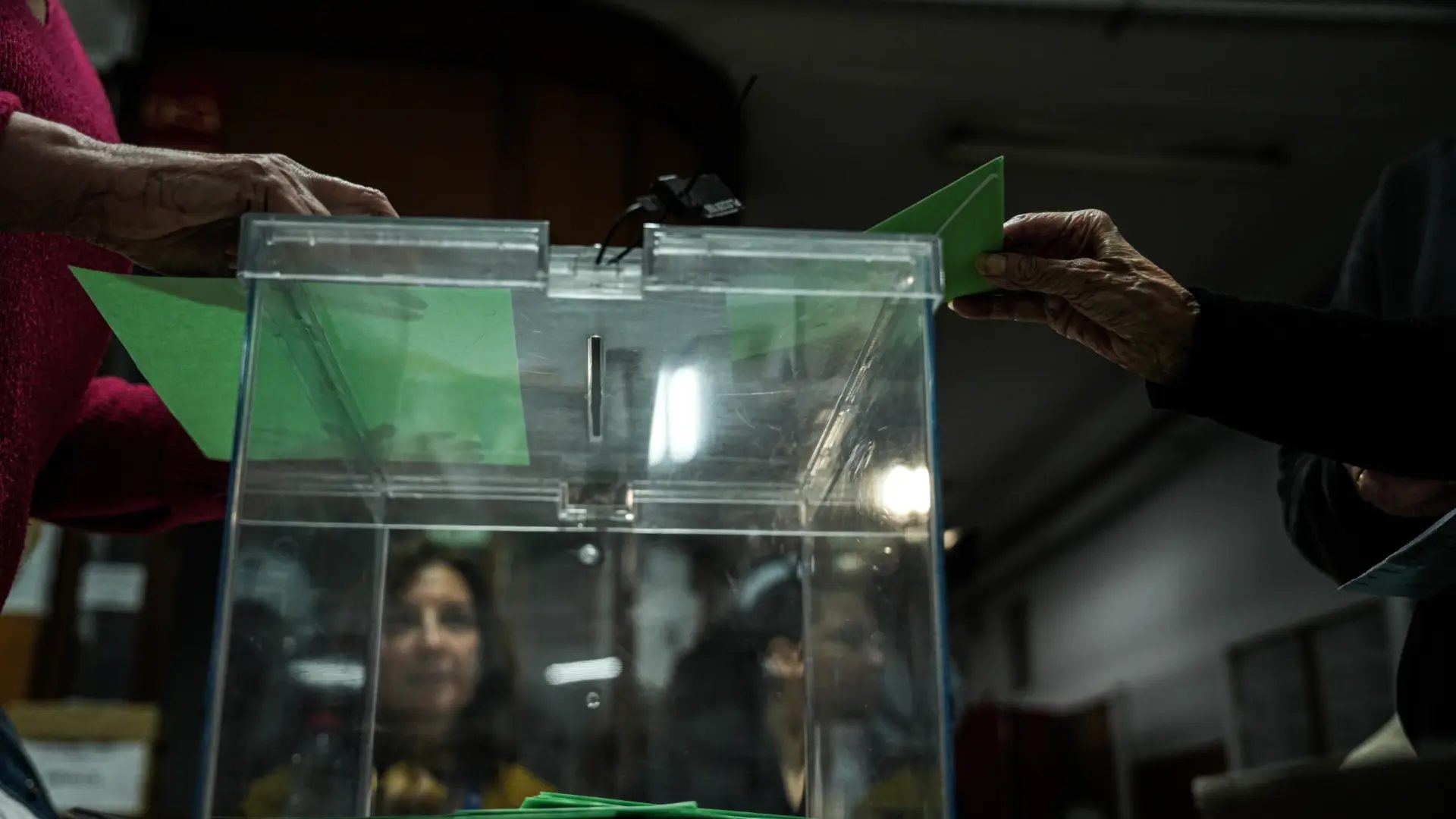 Imágen de una urna de la jornada electoral en Andalucía.EP