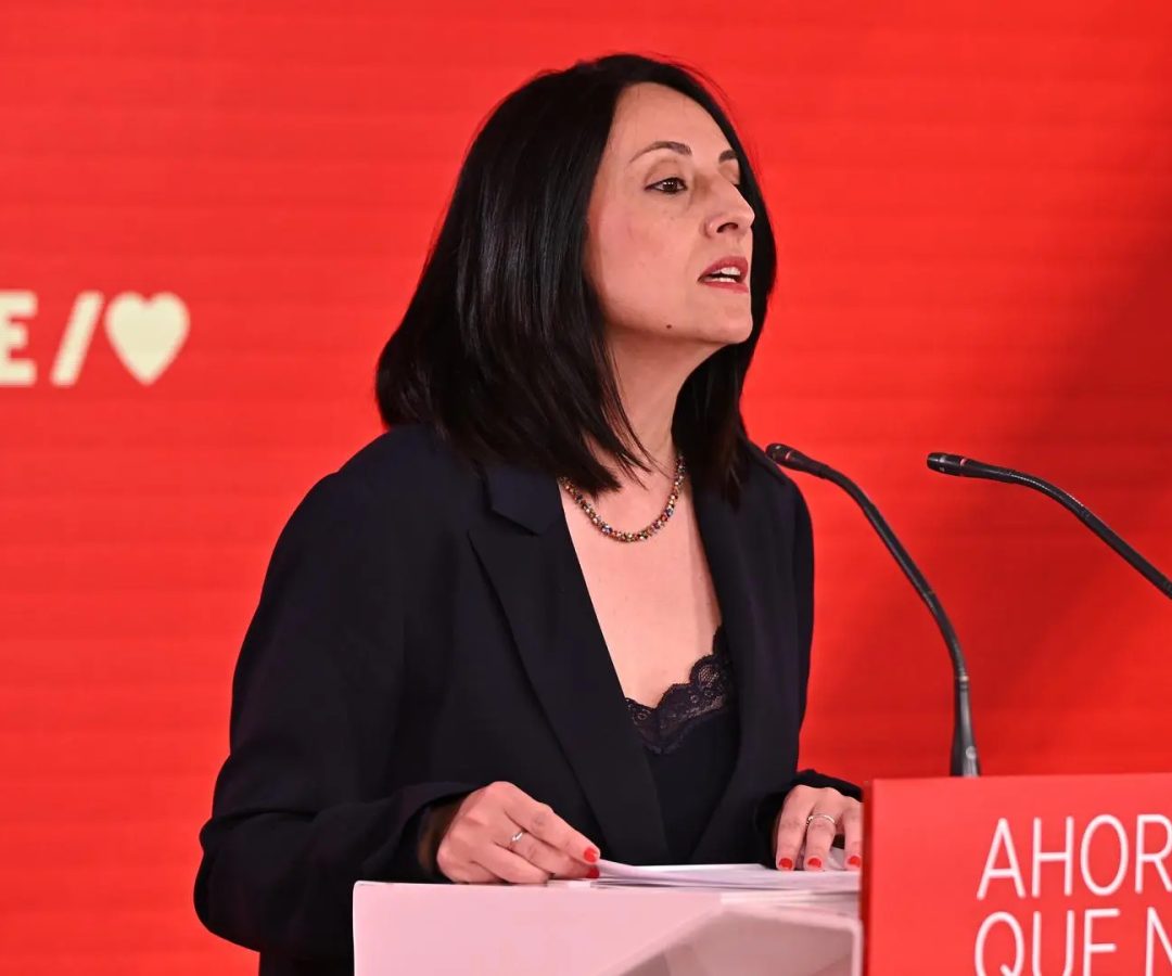 La secretario de Organización del PSOE, Rebeca Torró, comparece ante la prensa para valorar los resultados electorales andaluces, este domingo en la sede del partido de la calle Ferraz, en Madrid. FERNANDO VILLAR