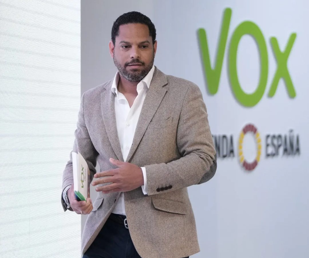 El secretario general de Vox, Ignacio Garriga, durante la rueda de prensa.Borja Sanchez-Trillo / EFE
