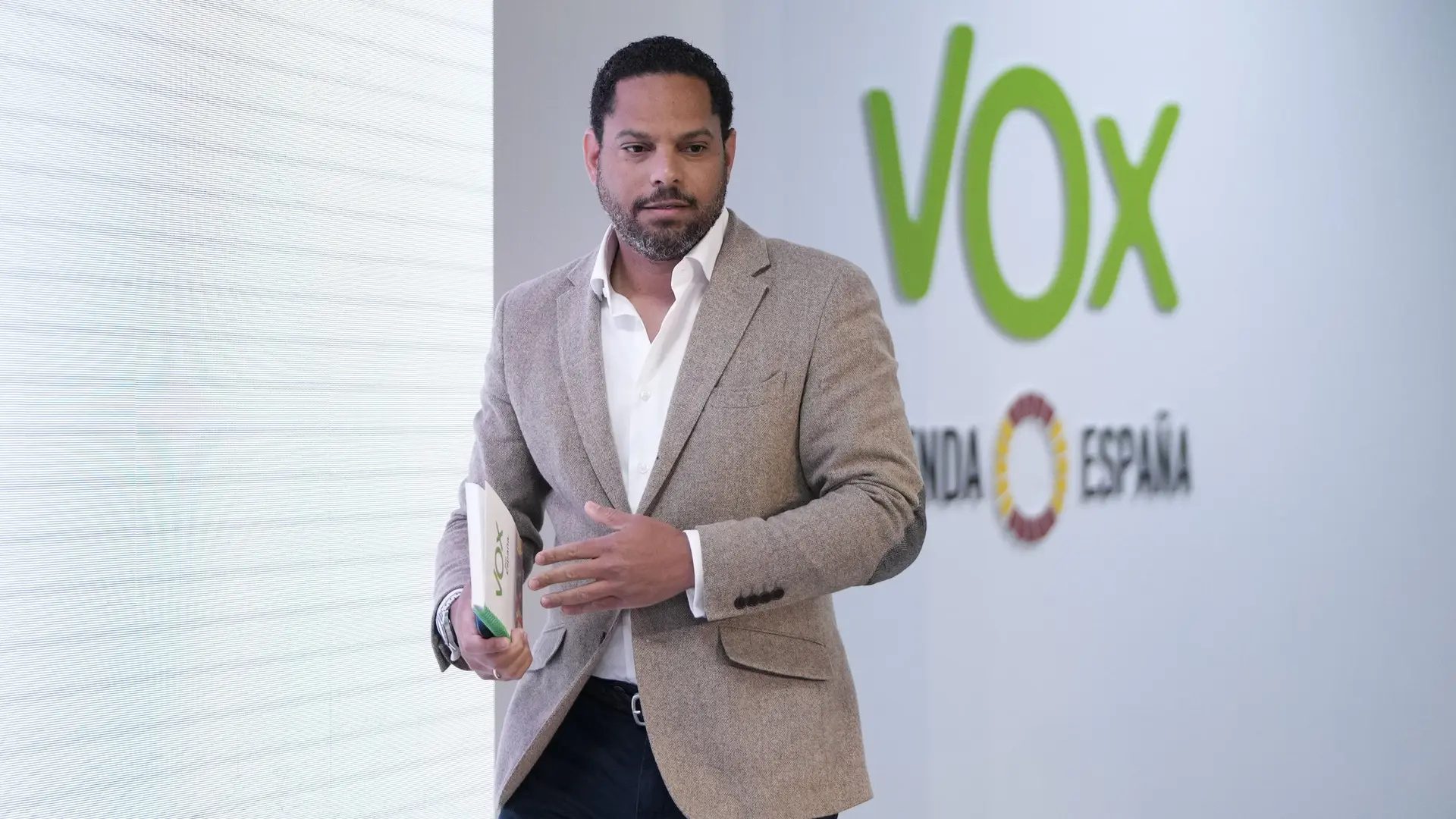 El secretario general de Vox, Ignacio Garriga, durante la rueda de prensa.Borja Sanchez-Trillo / EFE