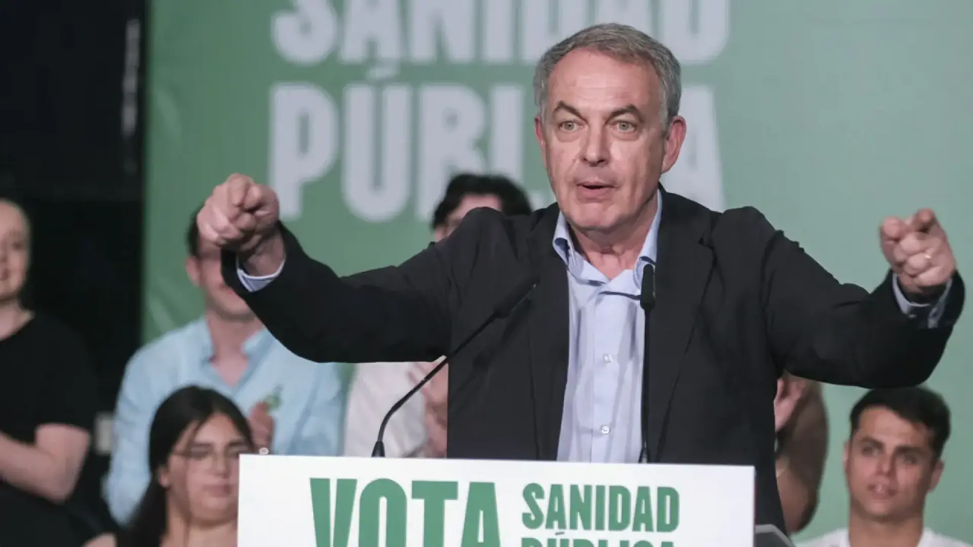 El expresidente del Gobierno José Luis Rodríguez Zapatero, durante un mitin en Andalucía.