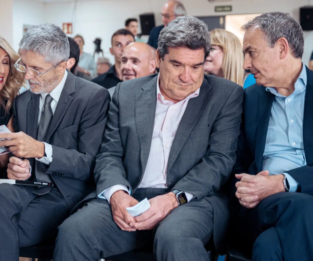 El exministro José Luis Escrivá (c) y el expresidente Zapatero (d), en una imagen de archivo junto a Yolanda Díaz y Fernando Grande-Marlaska.