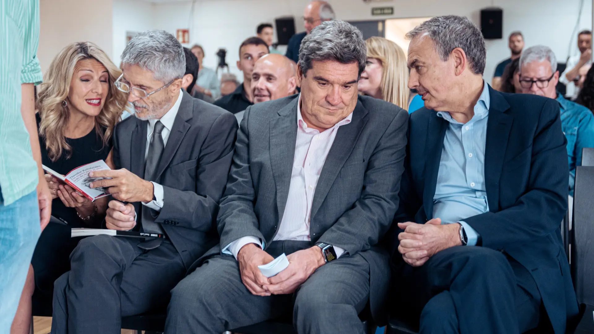 El exministro José Luis Escrivá (c) y el expresidente Zapatero (d), en una imagen de archivo junto a Yolanda Díaz y Fernando Grande-Marlaska.