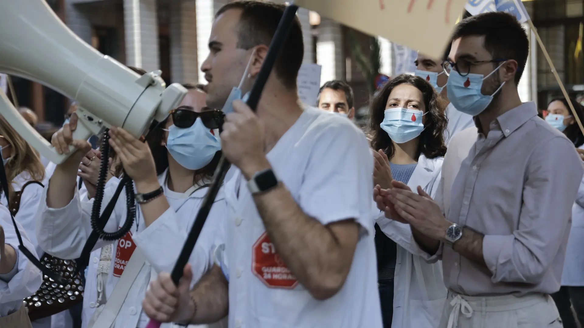 Concentración de médicos convocados por Amyts frente al Ministerio de Sanidad.EFE/Marcos Villaoslada
