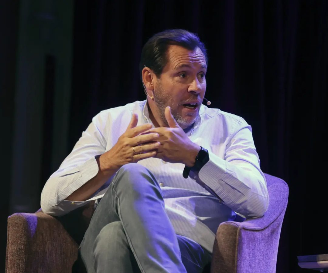 El ministro de Transportes, Óscar Puente, este jueves en el Ateneo de Madrid durante el coloquio 'Frenar a la extrema derecha'.EFE