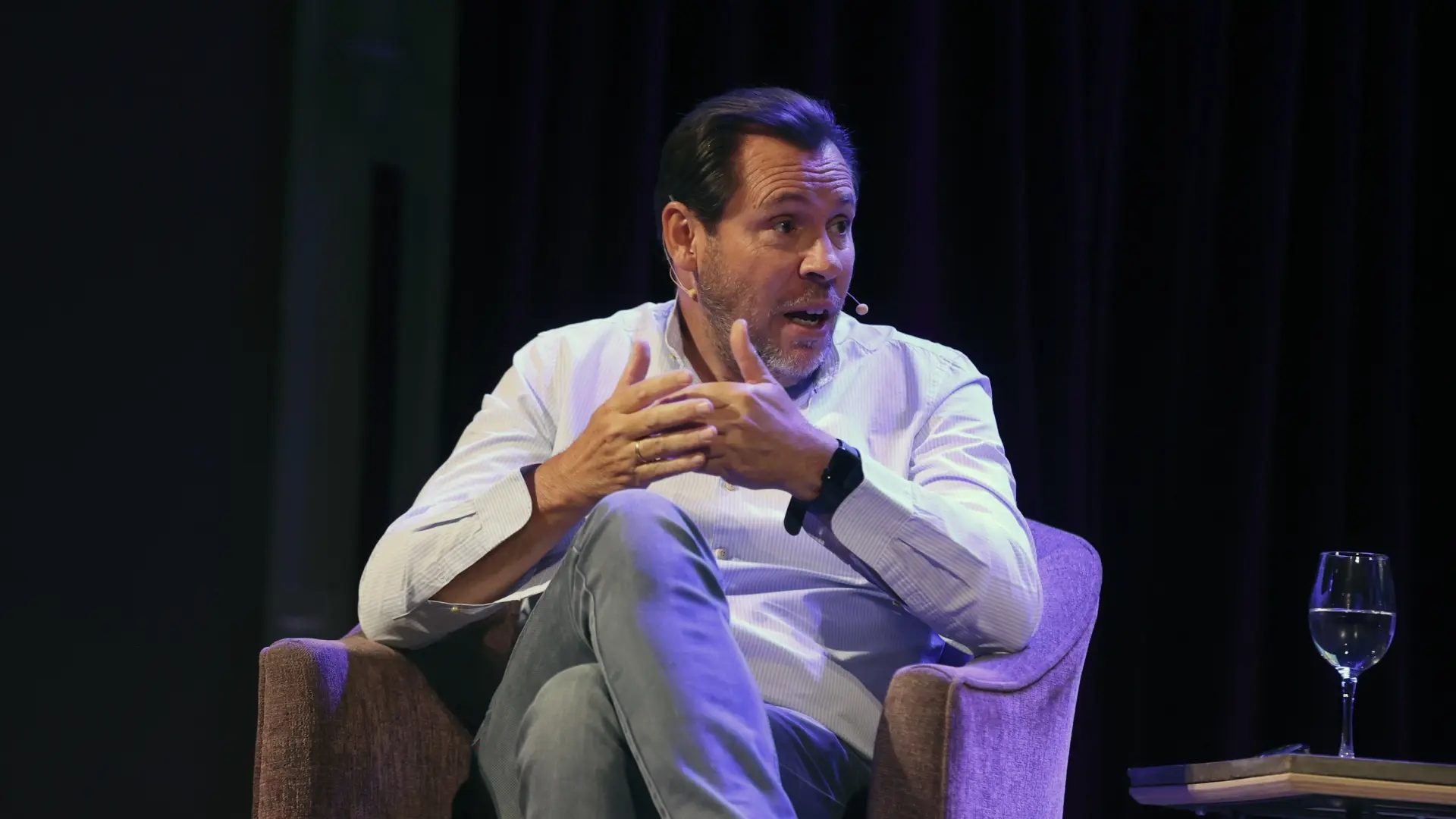 El ministro de Transportes, Óscar Puente, este jueves en el Ateneo de Madrid durante el coloquio 'Frenar a la extrema derecha'.EFE