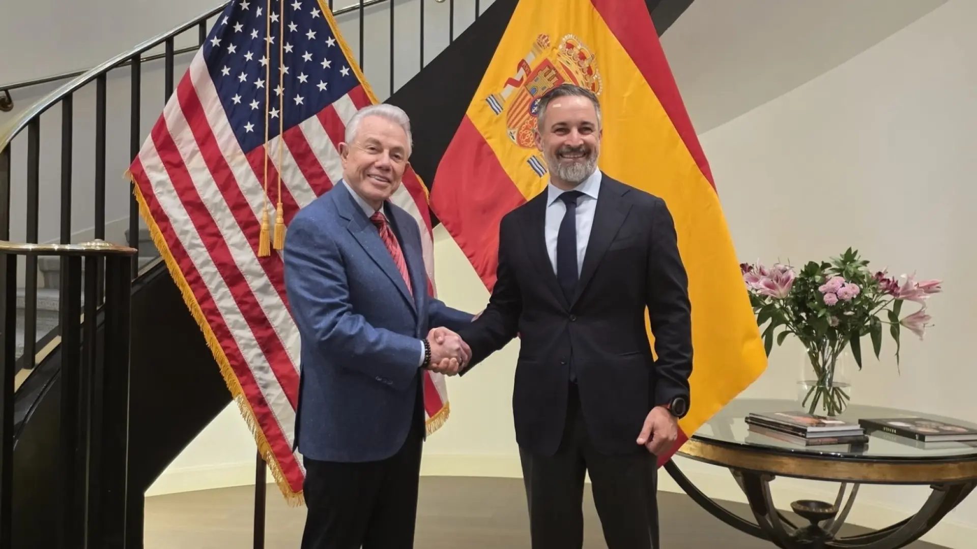 El líder de Vox, Santiago Abascal, se reúne con el embajador de Estados Unidos en España, Benjamín León Jr.TWITTER @SANTI_ABASCAL