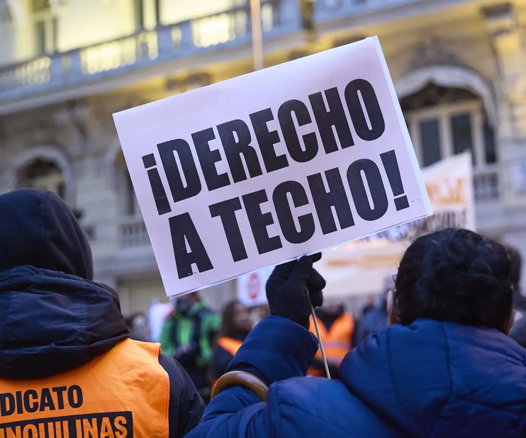 Varias personas durante una manifestación frente al Congreso.JESUS HELLIN / Europa Press