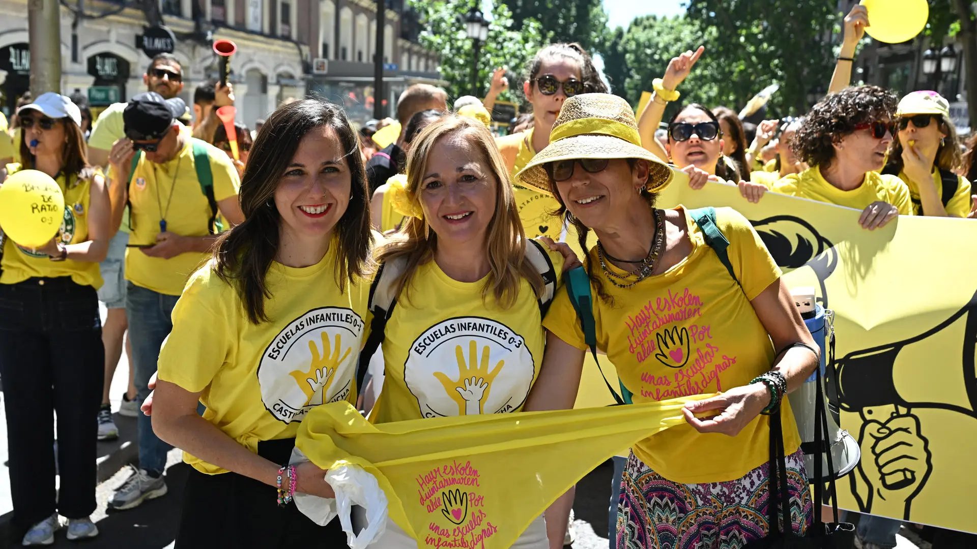 La líder de Unidas Podemos, Ione Belarra (i) participa en la manifestación estatal de educadoras infantilesEFE