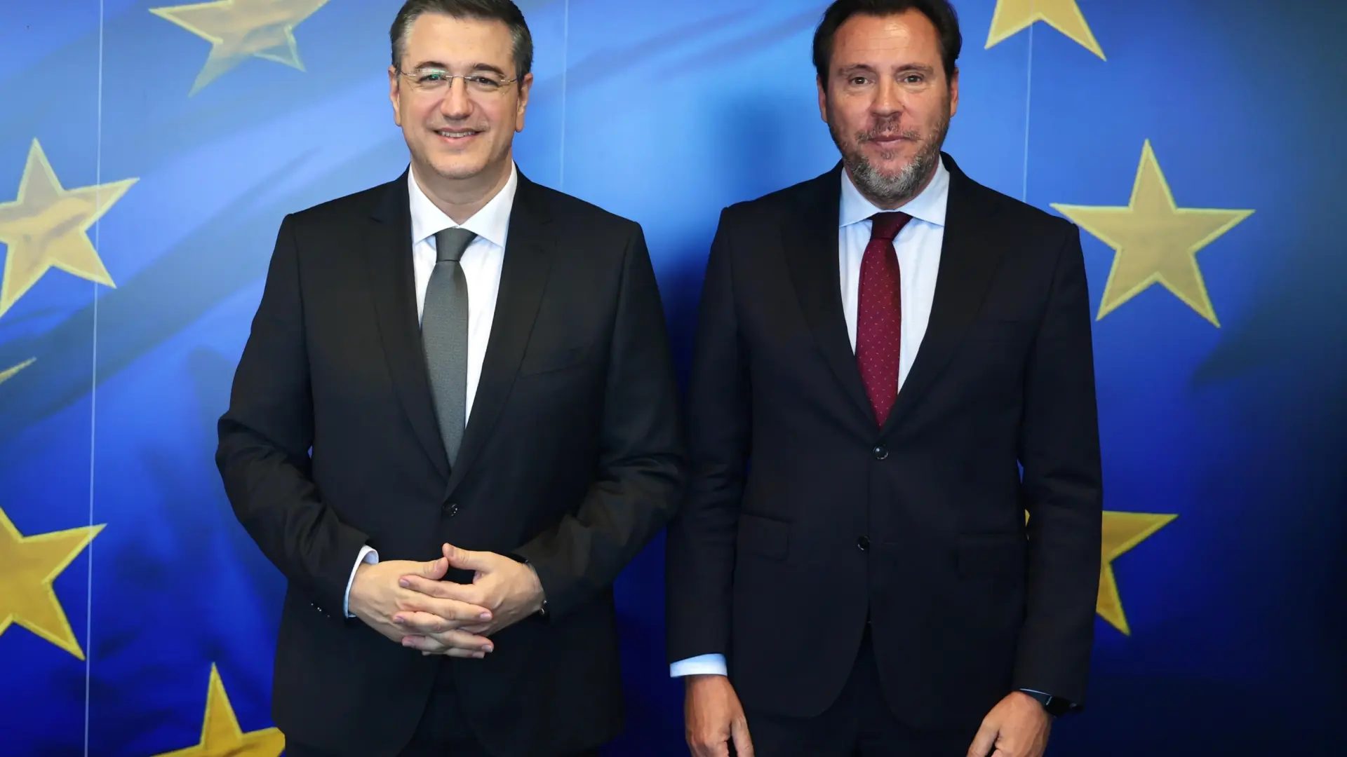 El Ministro de Transportes, Óscar Puente, y el comisario de Transportes, Apostolos Tzitzikostas, este martes en Bruselas.Ministerio de Transportes y Movilidad Sostenible.