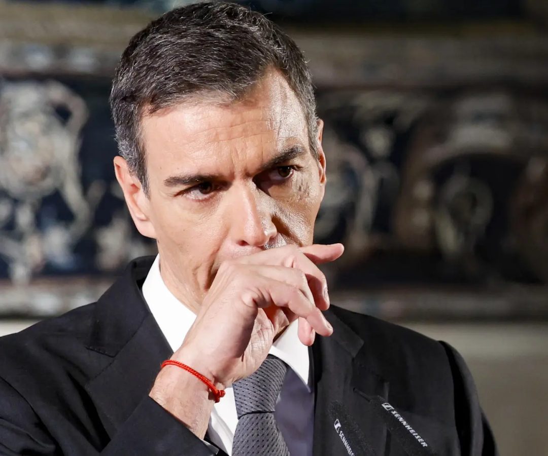 El presidente del Gobierno, Pedro Sánchez, ofrece una rueda de prensa en la Embajada de España en el Vaticano, tras su primera reunión con León XIV.