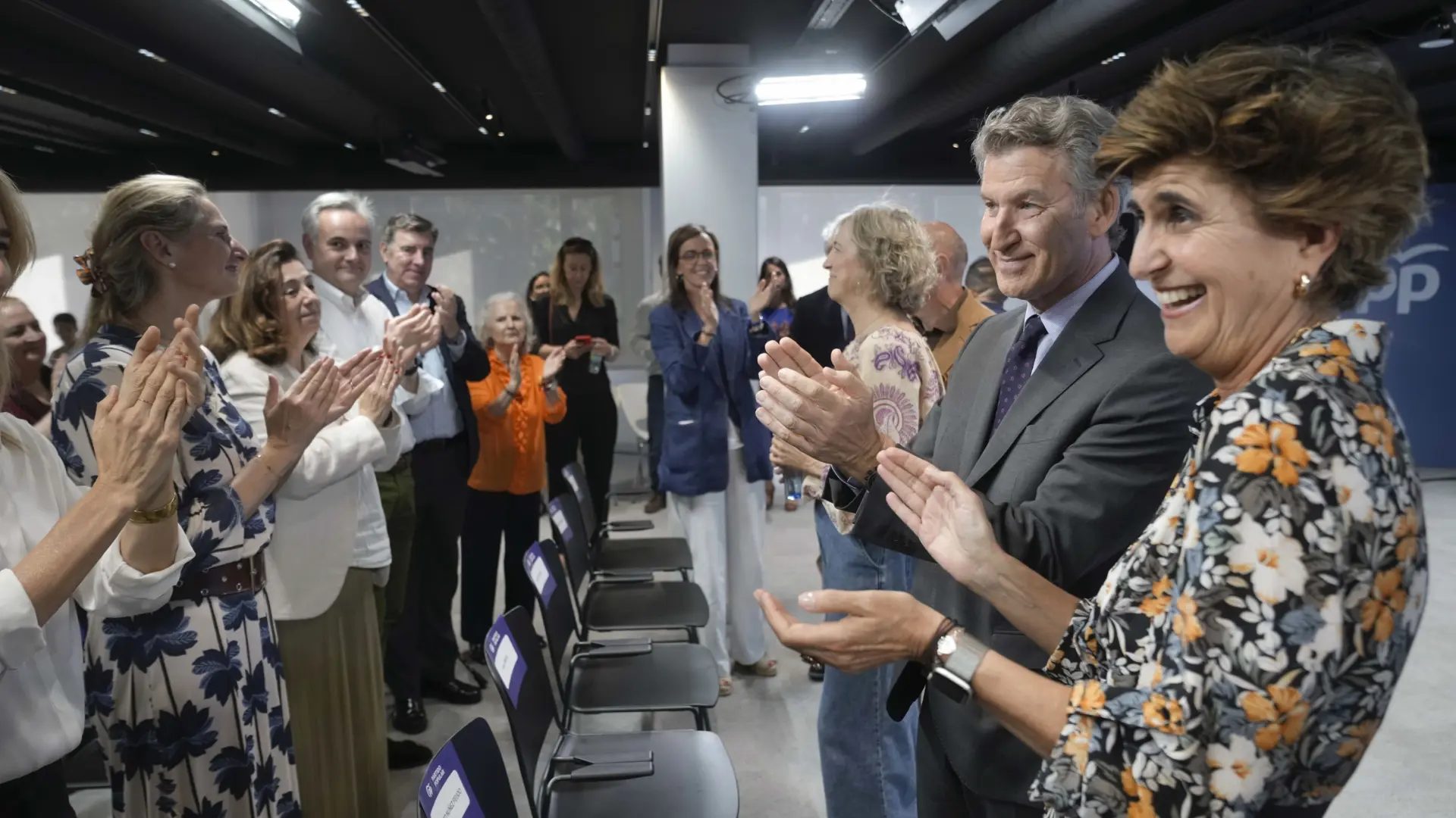 El líder del PP, Alberto Núñez Feijóo, con la exdirigente popular María San Gil.EFE