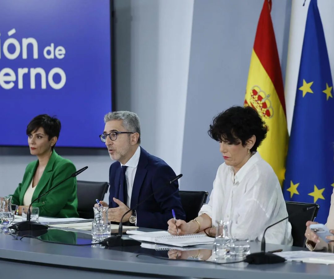 La ministra Portavoz, Elma Saiz, el ministro de Hacienda, Arcadi España, la ministra de Educación, Formación Profesional y Deportes, Milagros Tolón, y la ministra de Vivienda y Agenda Urbana, Isabel RodríguezMariscal