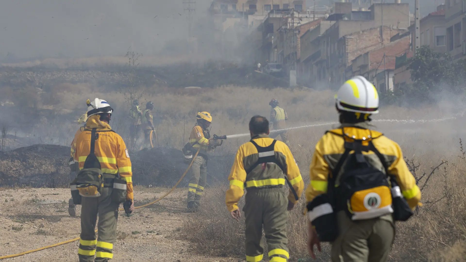 Bomberos en un incendio en Murcia.Marcial Guillen