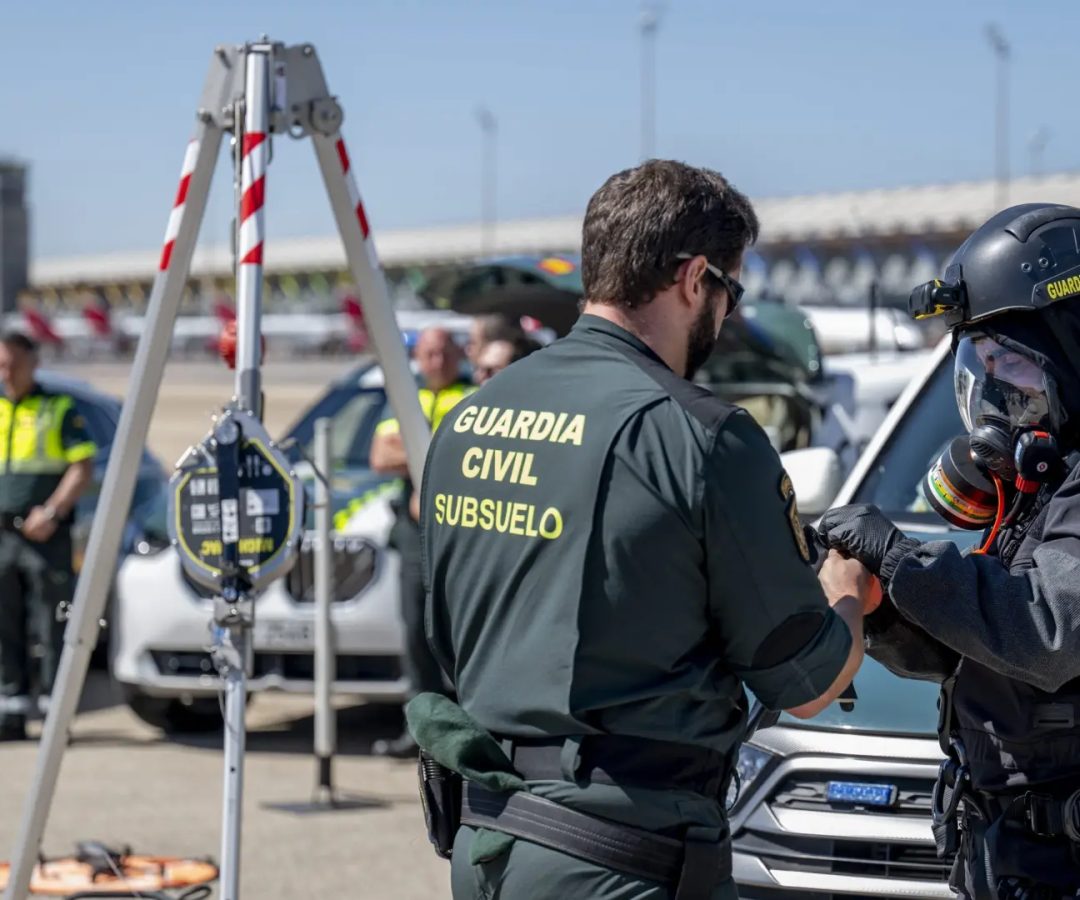 Agentes de la Guardia Civil, en el dispositivo de seguridad en el aeropuerto Adolfo Suárez Madrid-Barajas.Europa Press