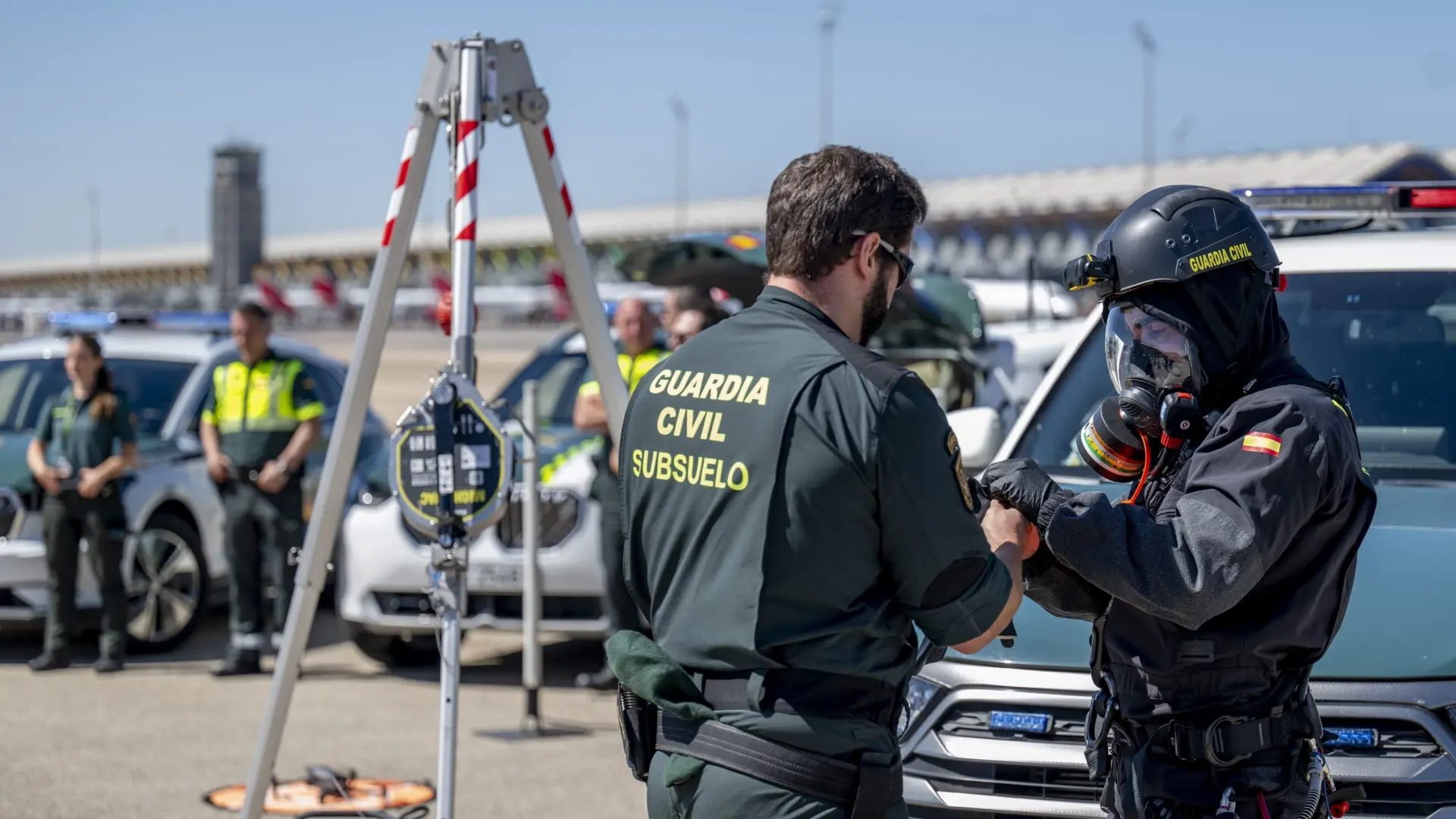 Agentes de la Guardia Civil, en el dispositivo de seguridad en el aeropuerto Adolfo Suárez Madrid-Barajas.Europa Press