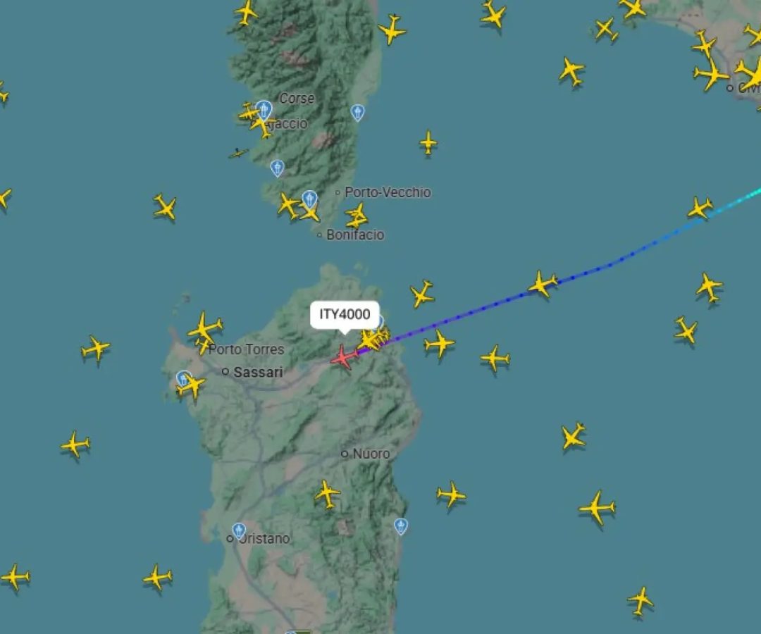 El Papa sobrevuela la isla de Cerdeña en su recorrido hacia España.FLIGHTRADAR