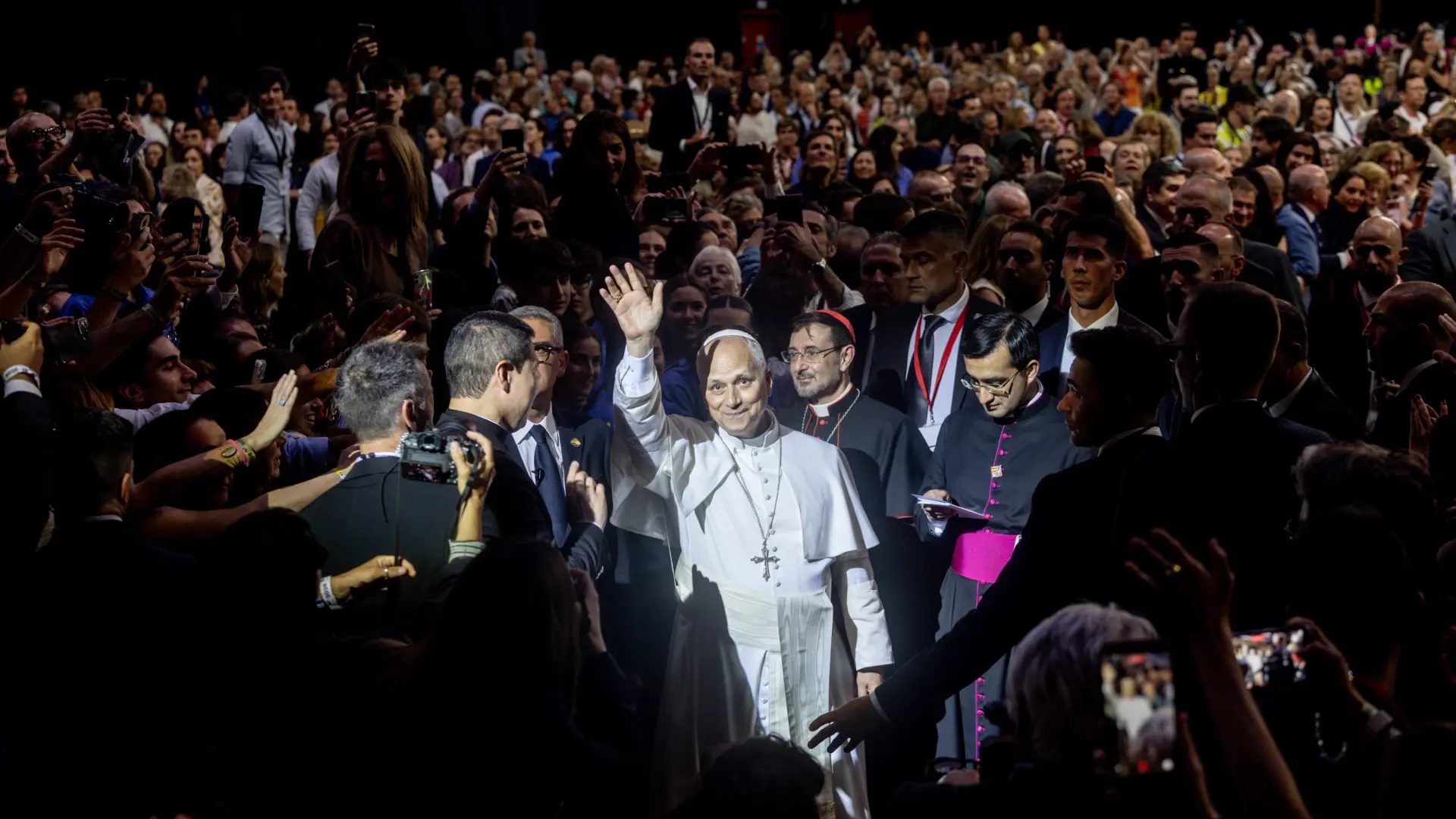 El Papa León XIV en el encuentro 'Tejer redes' este domingo.EP