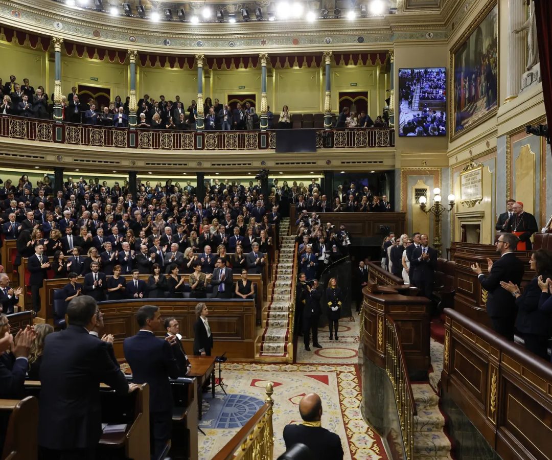 Ovación del Congreso al papa León XIV.EFE