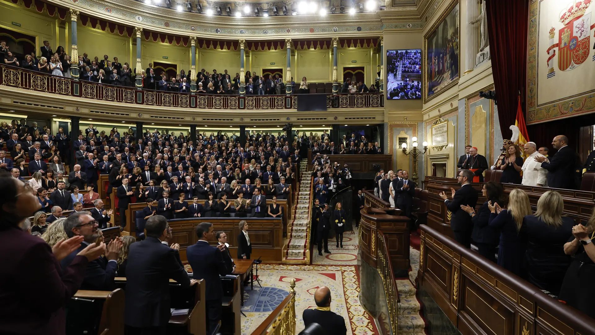 Ovación del Congreso al papa León XIV.EFE
