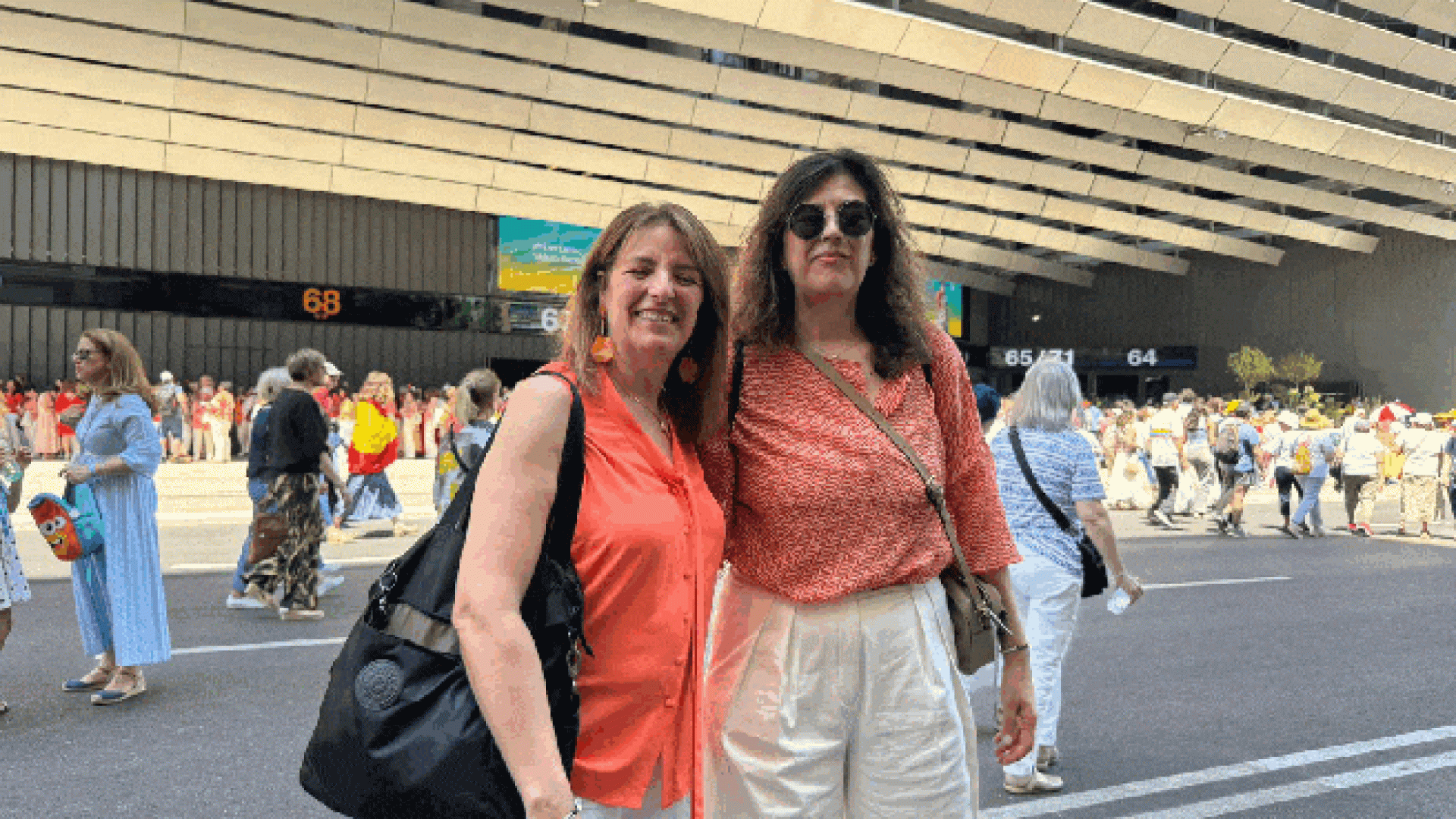 Asistentes al evento del Papa en el Bernabéu.20minutos