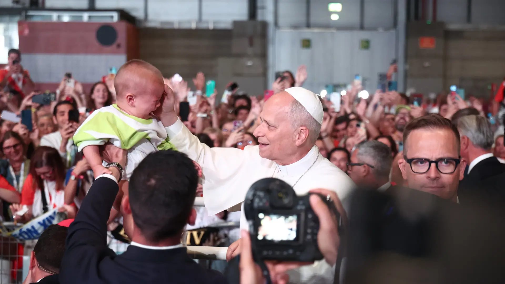 El Papa León XIV en su entrada al Pabellón 3 de Ifema para despedirse de los voluntarios.Europa Press