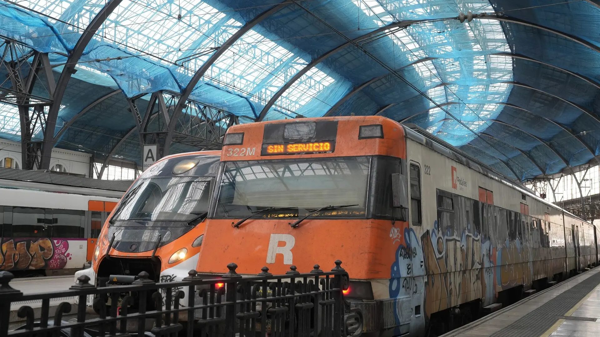 Trenes sin servicio en la Estación de Francia de Barcelona, en una imagen de archivo.David Zorrakino - Europa Press