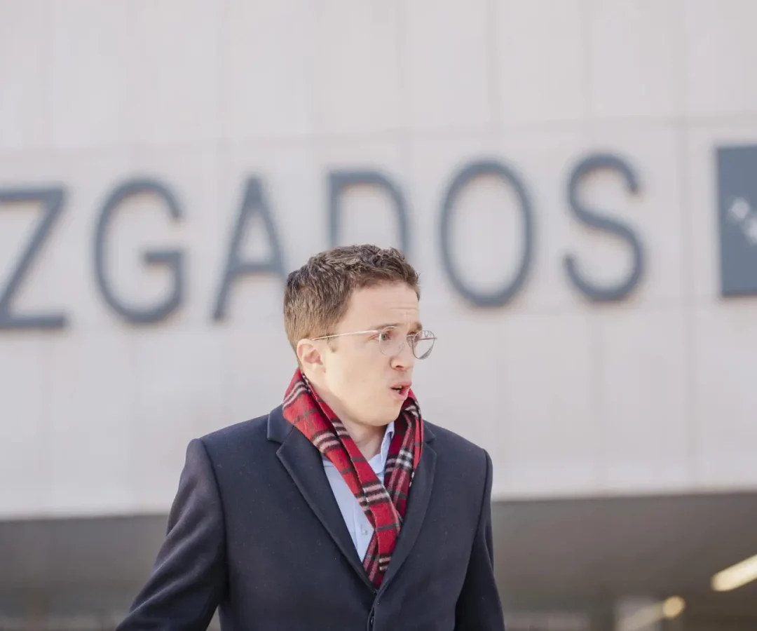 el-exportavoz-de-sumar-en-el-congreso-inigo-errejon-sale-de-declarar-en-los-juzgados-de-plaza-de-cas.webp