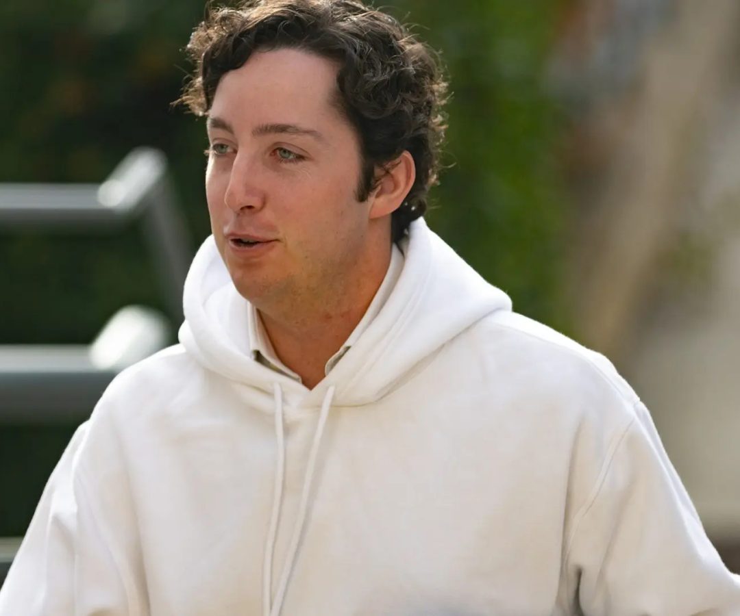 El Pequeño Nicolás a su llegada a un juicio en la Audiencia Provincial de Madrid, a 7 de noviembre de 2022, en Madrid.Europa Press