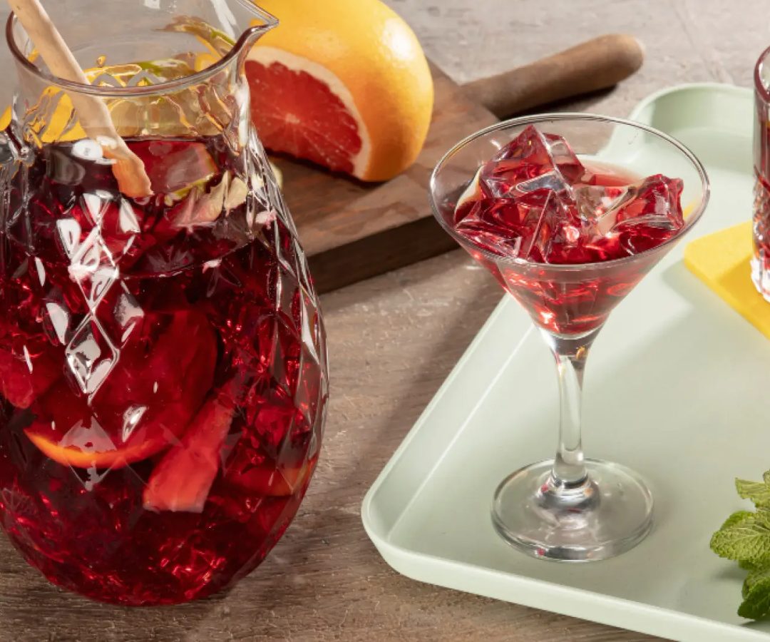 Jarra con tinto de verano.Freepik