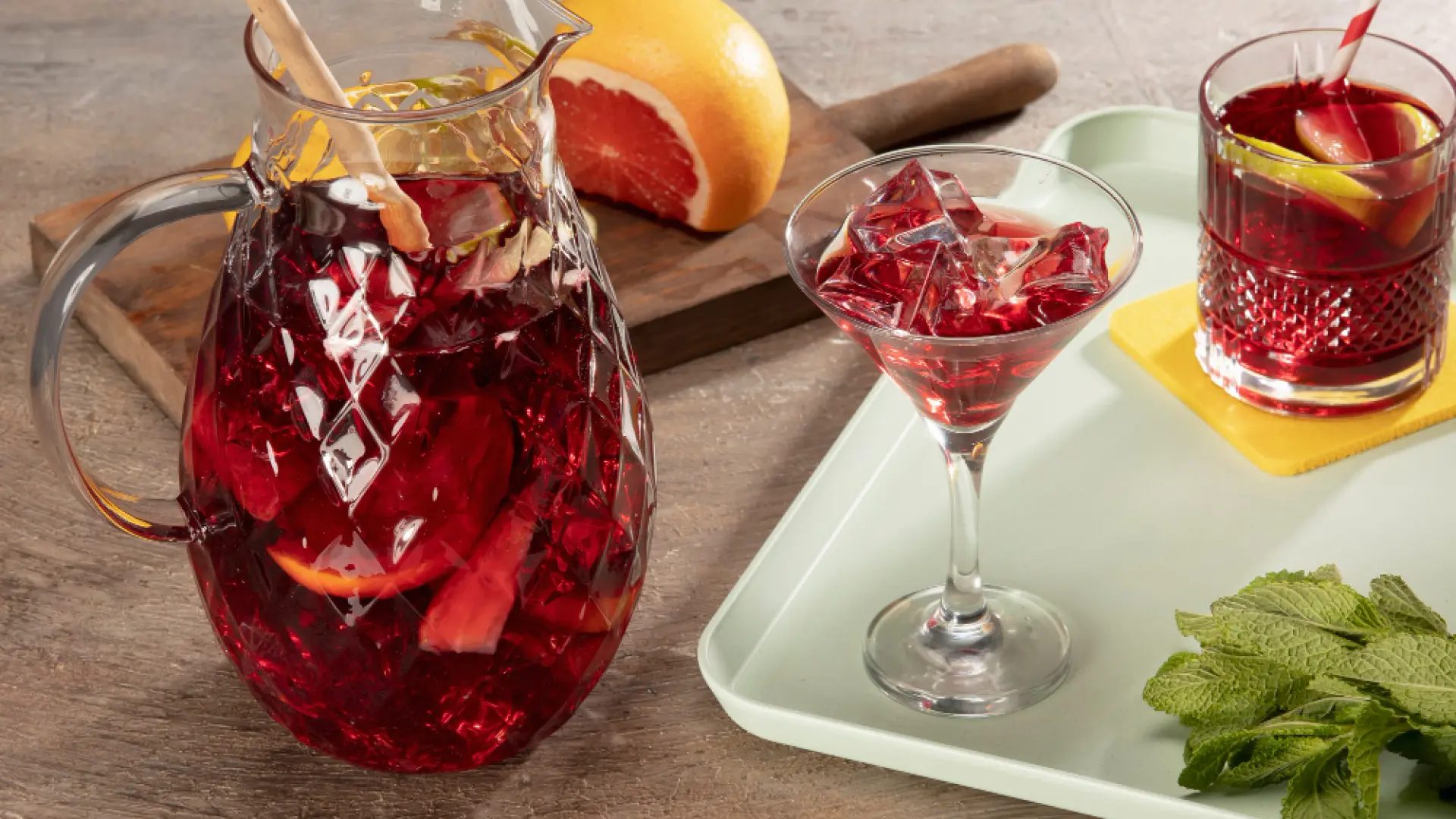 Jarra con tinto de verano.Freepik